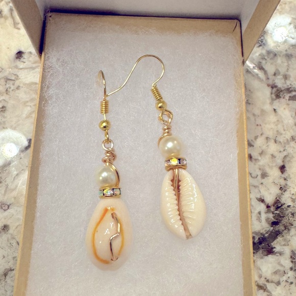 Cowry Shell Earrings with Simulated Pearl & AB Crystal Rondel Spacer - Picture 2 of 4